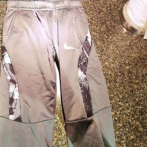 Nike Boys dri-fit joggers size 5-6